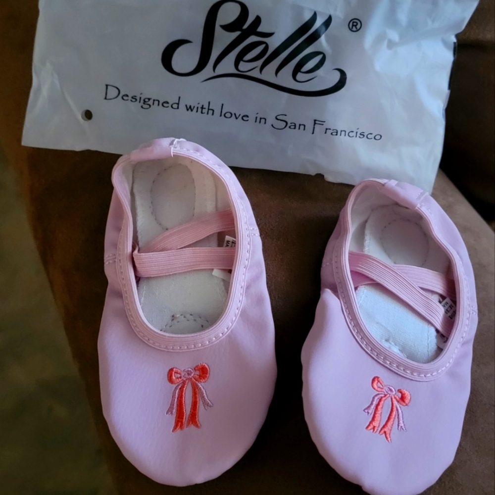 Little girl pink leather ballet shoes - worn once-original package -